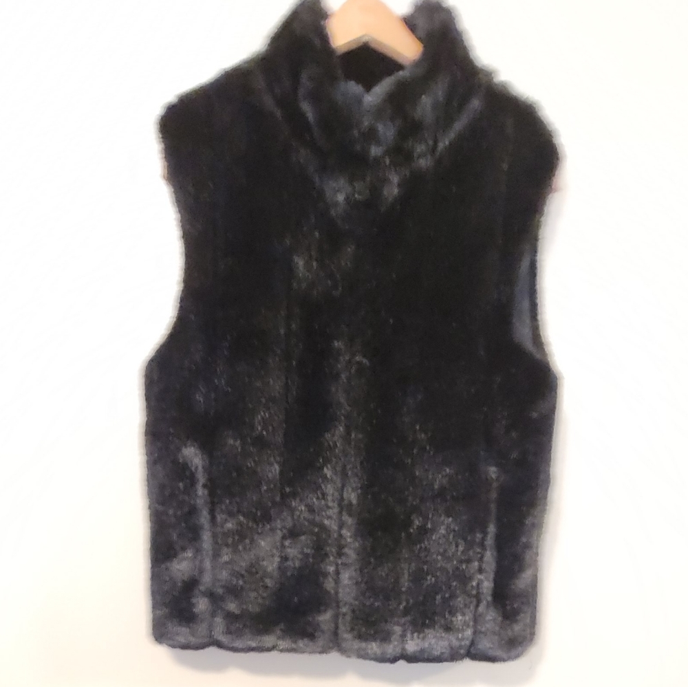 Womans zip up fur like vest size S gently 3